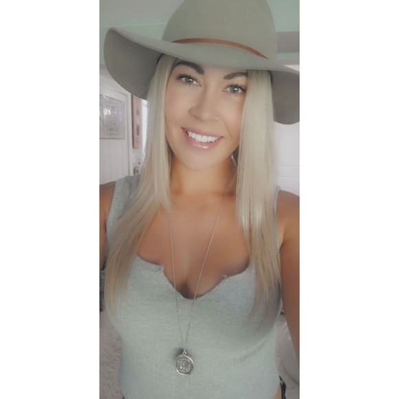 Meet your Posher, Jess - Picture 2 of 3